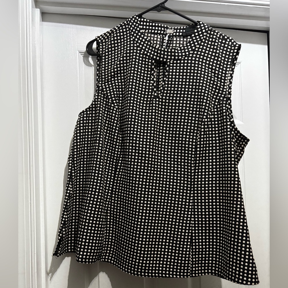 Brand New City Chic Key Hole Blousd